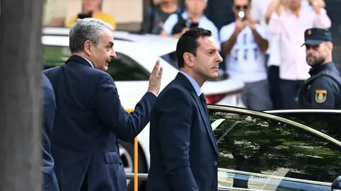 Zapatero solicita al juez que limite la investigación de la UDEF sobre sus cuentas bancarias Zapatero solicita al juez que limite la investigación de la UDEF sobre sus cuentas bancarias