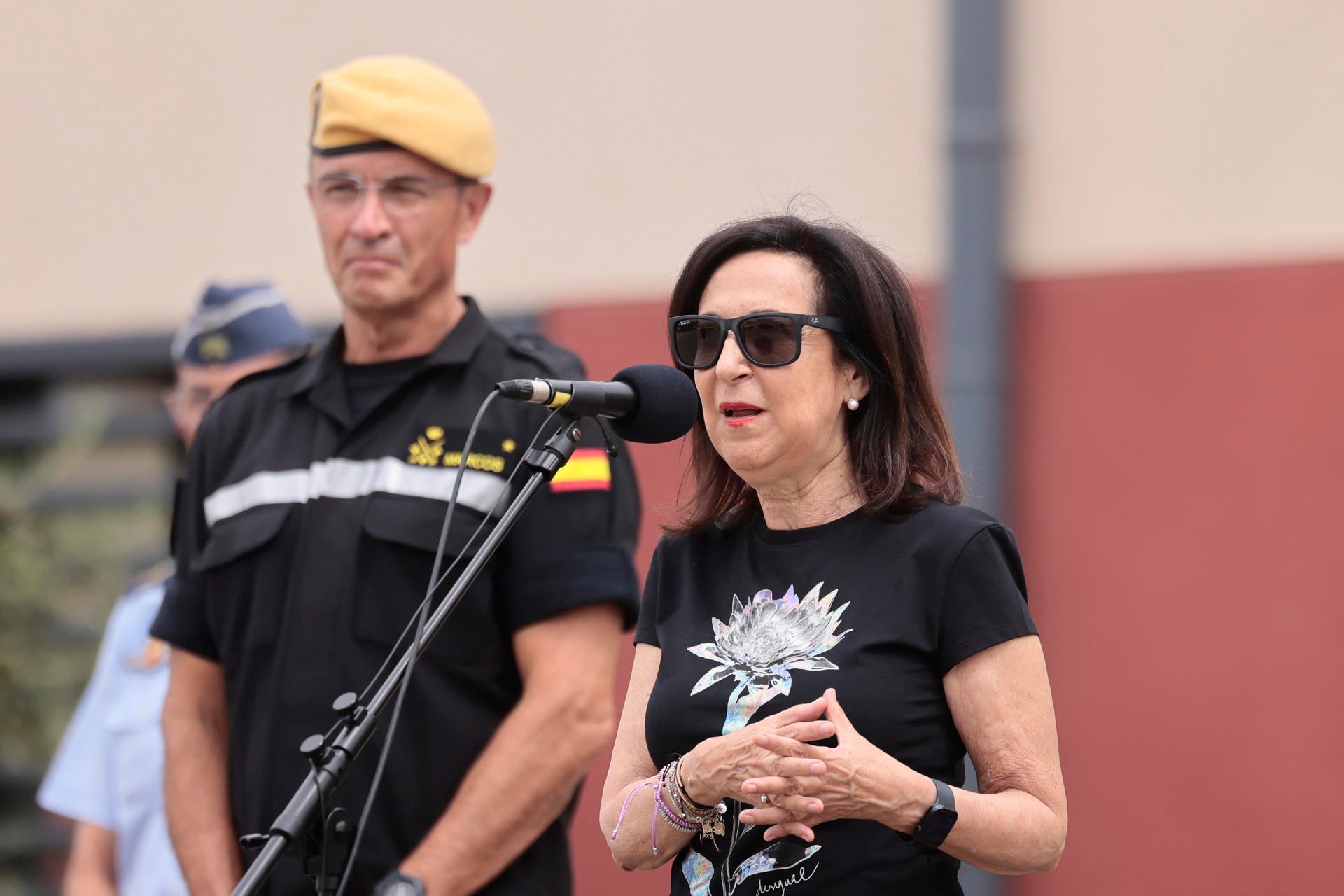 Margarita Robles apunta a Marruecos por la crisis migratoria en Ceuta: "Quien haya estado detrás, tendrá que asumir responsabilidades" Margarita Robles apunta a Marruecos por la crisis migratoria en Ceuta: "Quien haya estado detrás, tendrá que asumir responsabilidades"