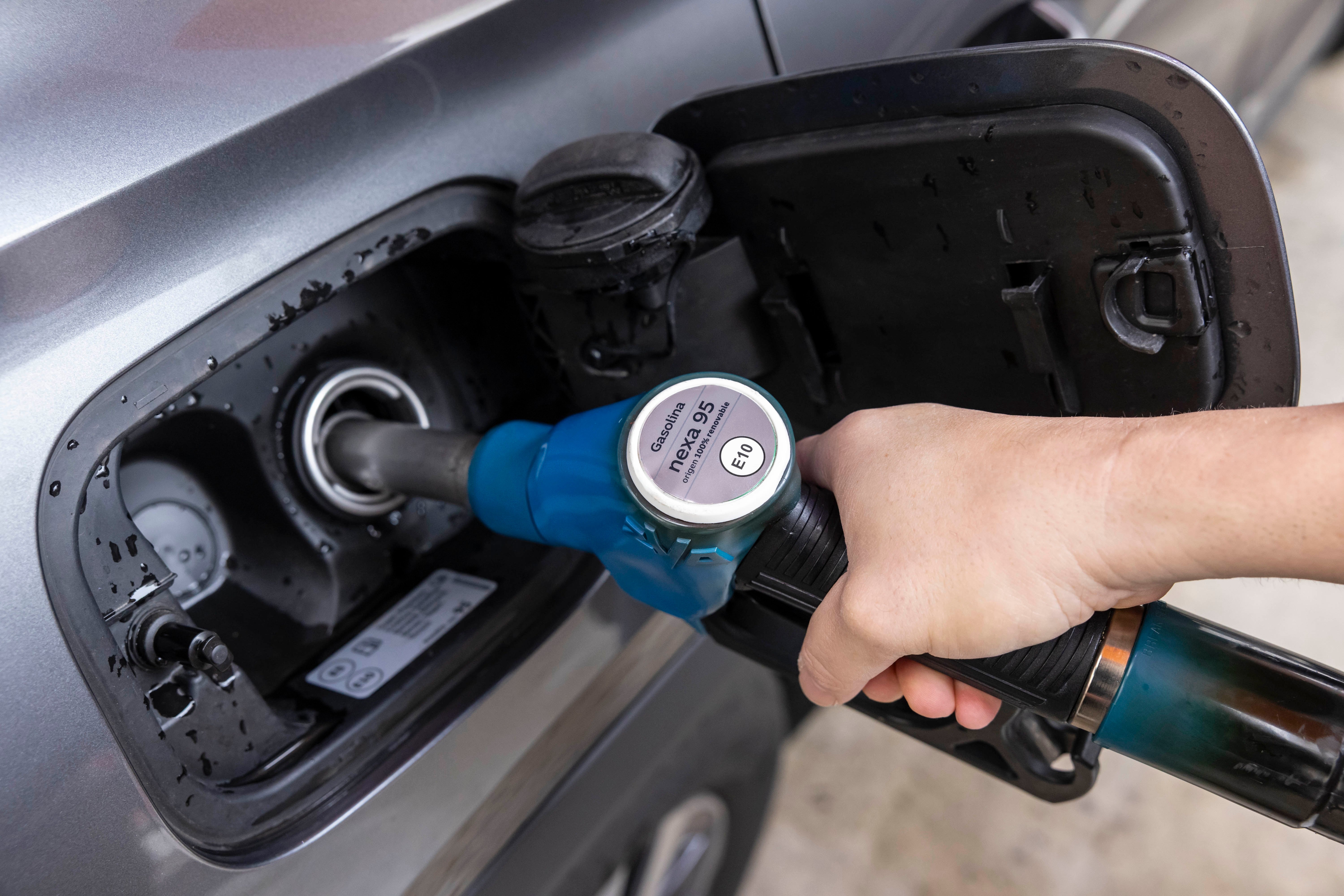 La rebaja de la gasolina decae a 10 céntimos por litro y su precio se dispara a niveles de marzo La rebaja de la gasolina decae a 10 céntimos por litro y su precio se dispara a niveles de marzo