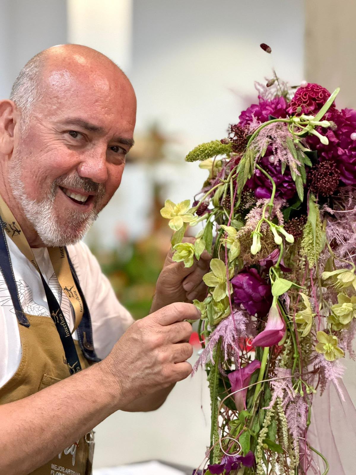 El diseñador floral Juan Lluesma consigue el tercer puesto en el certamen nacional Mejor Artesano Florista (MAF) 2026 celebrado en Salamanca El diseñador floral Juan Lluesma consigue el tercer puesto en el certamen nacional Mejor Artesano Florista (MAF) 2026 celebrado en Salamanca