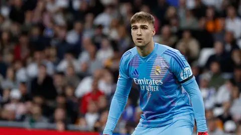 Foto de archivo del ya exportero del Real Madrid Fran González, fichado por el Sevilla, durante el partido de LaLiga EA Sports contra el Valencia en el estadio Santiago Bernabéu en Madrid. Foto de archivo del ya exportero del Real Madrid Fran González, fichado por el Sevilla, durante el partido de LaLiga EA Sports contra el Valencia en el estadio Santiago Bernabéu en Madrid.