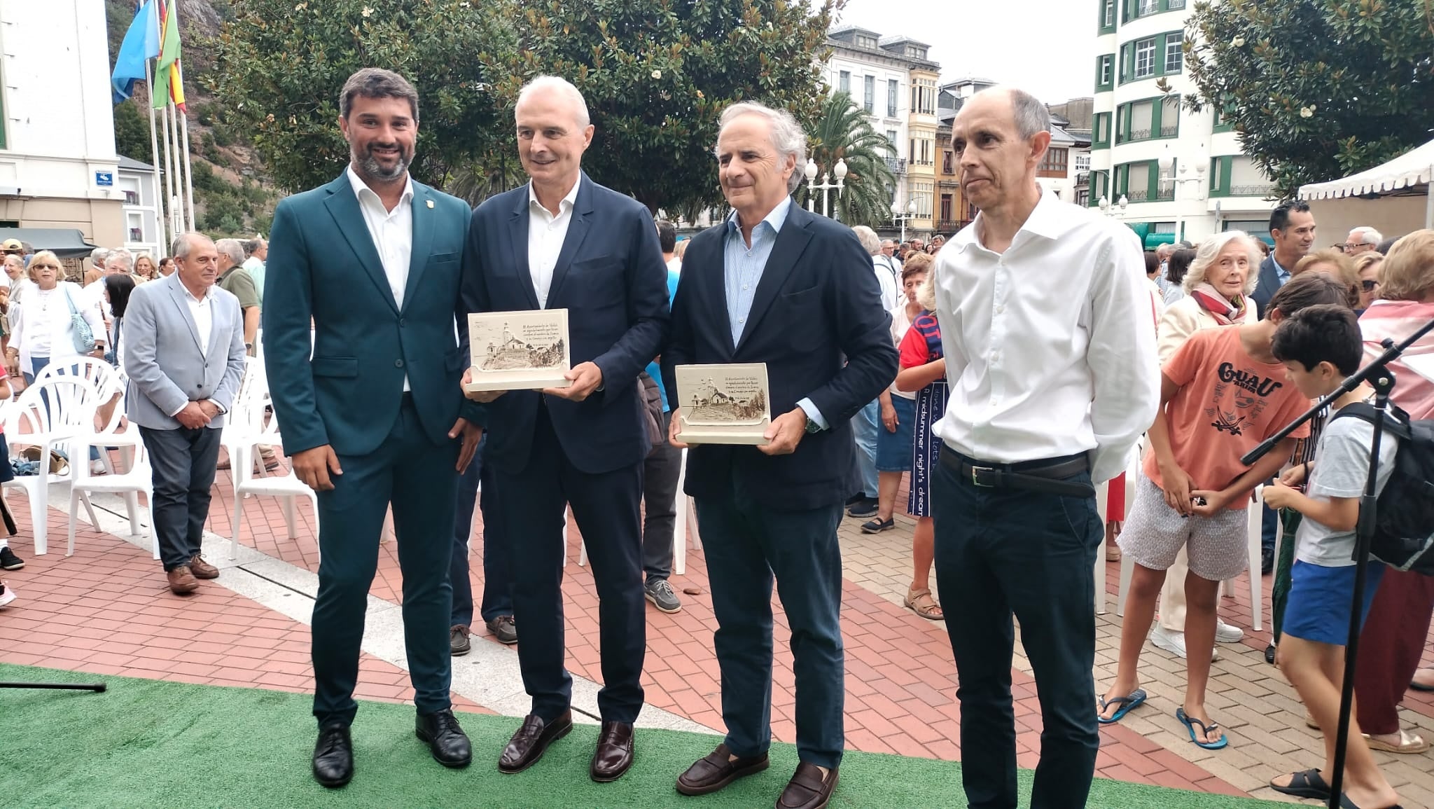 Luarca se rinde a Íñigo Losada y Óscar Luis Celada en una tarde de emoción, orgullo y reconocimiento colectivo Luarca se rinde a Íñigo Losada y Óscar Luis Celada en una tarde de emoción, orgullo y reconocimiento colectivo