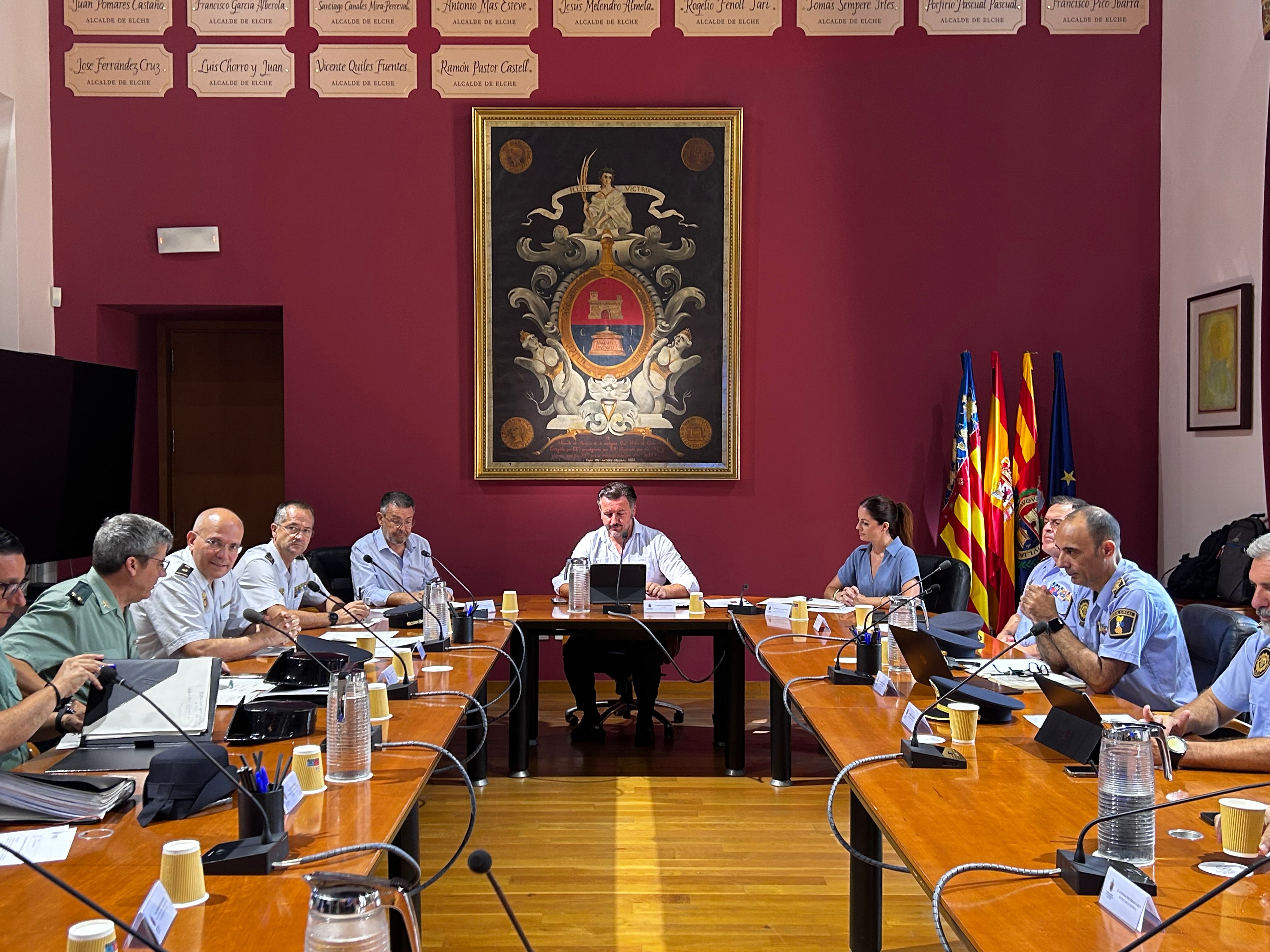 Elche despliega un dispositivo de seguridad con 3.725 efectivos durante las fiestas Elche despliega un dispositivo de seguridad con 3.725 efectivos durante las fiestas