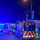 Los servicios de emergencia atendiendo a los intoxicados de la discoteca Jowke, en Alcorcón. Los servicios de emergencia atendiendo a los intoxicados de la discoteca Jowke, en Alcorcón.