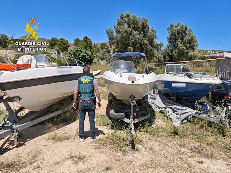 La Guardia Civil destapa un entramado devehículos robados en San Vicente del Raspeig La Guardia Civil destapa un entramado devehículos robados en San Vicente del Raspeig