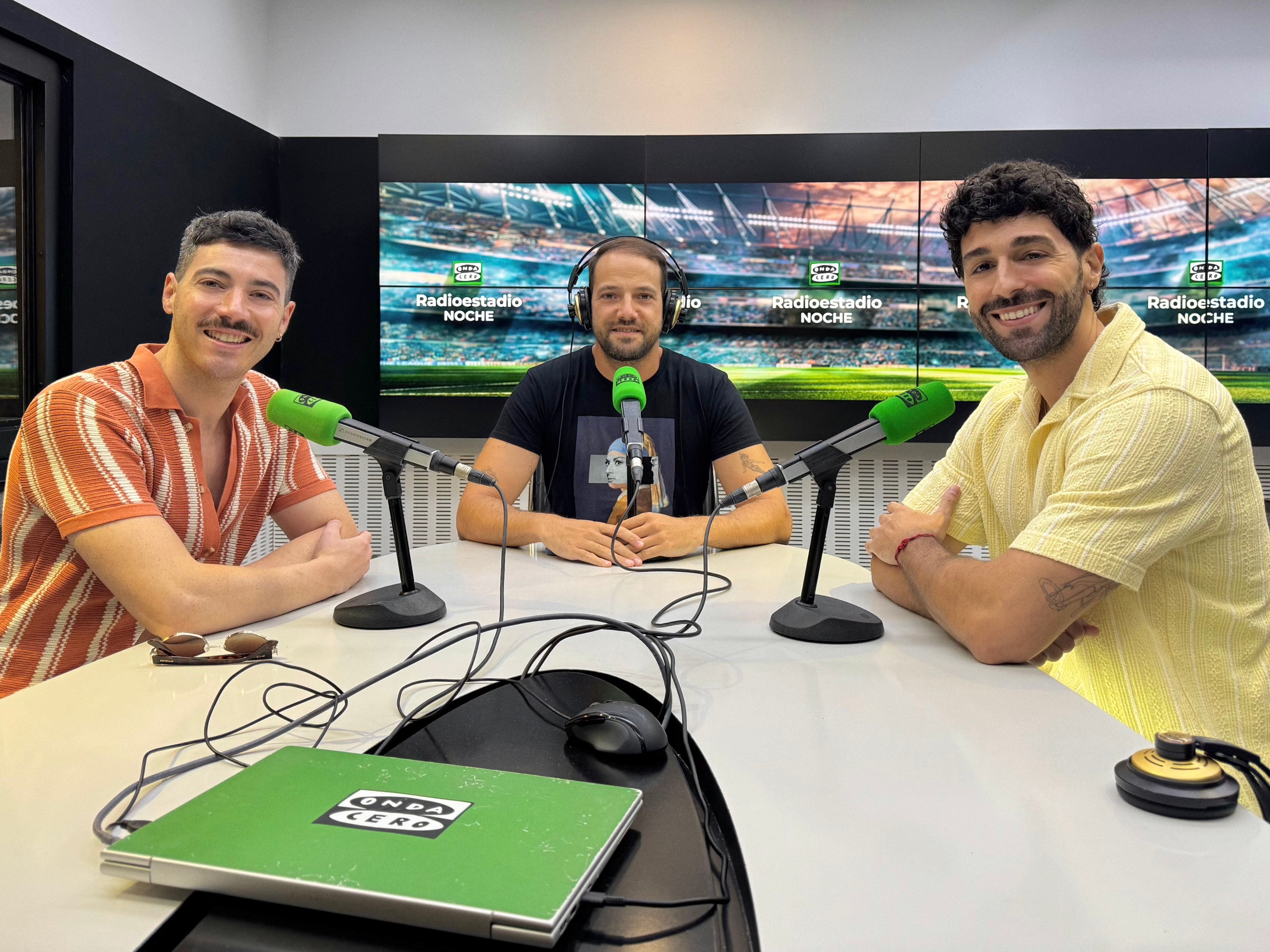 Álvaro y Alejandro reclaman más "entornos seguros" dentro del fútbol: "La libertad es que nosotros podamos darnos un beso donde queramos" Álvaro y Alejandro reclaman más "entornos seguros" dentro del fútbol: "La libertad es que nosotros podamos darnos un beso donde queramos"
