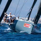 El 'Hispania' del Rey Felipe VI lidera el inicio de la Copa del Rey Mapfre.
