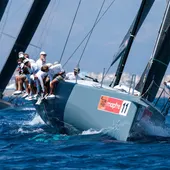 El 'Hispania' del Rey Felipe VI lidera el inicio de la Copa del Rey Mapfre. El 'Hispania' del Rey Felipe VI lidera el inicio de la Copa del Rey Mapfre.