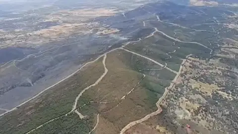 La Junta de Extremadura da por controlado el incendio de Casas de Millán La Junta de Extremadura da por controlado el incendio de Casas de Millán