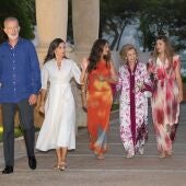 La Familia Real recibe a una representación de la sociedad balear en el Palacio de Marivent.