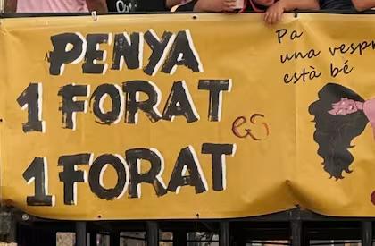 Igualdad y colectivos feministas denuncian la polémica imagen de una penya de Sagunt Igualdad y colectivos feministas denuncian la polémica imagen de una penya de Sagunt