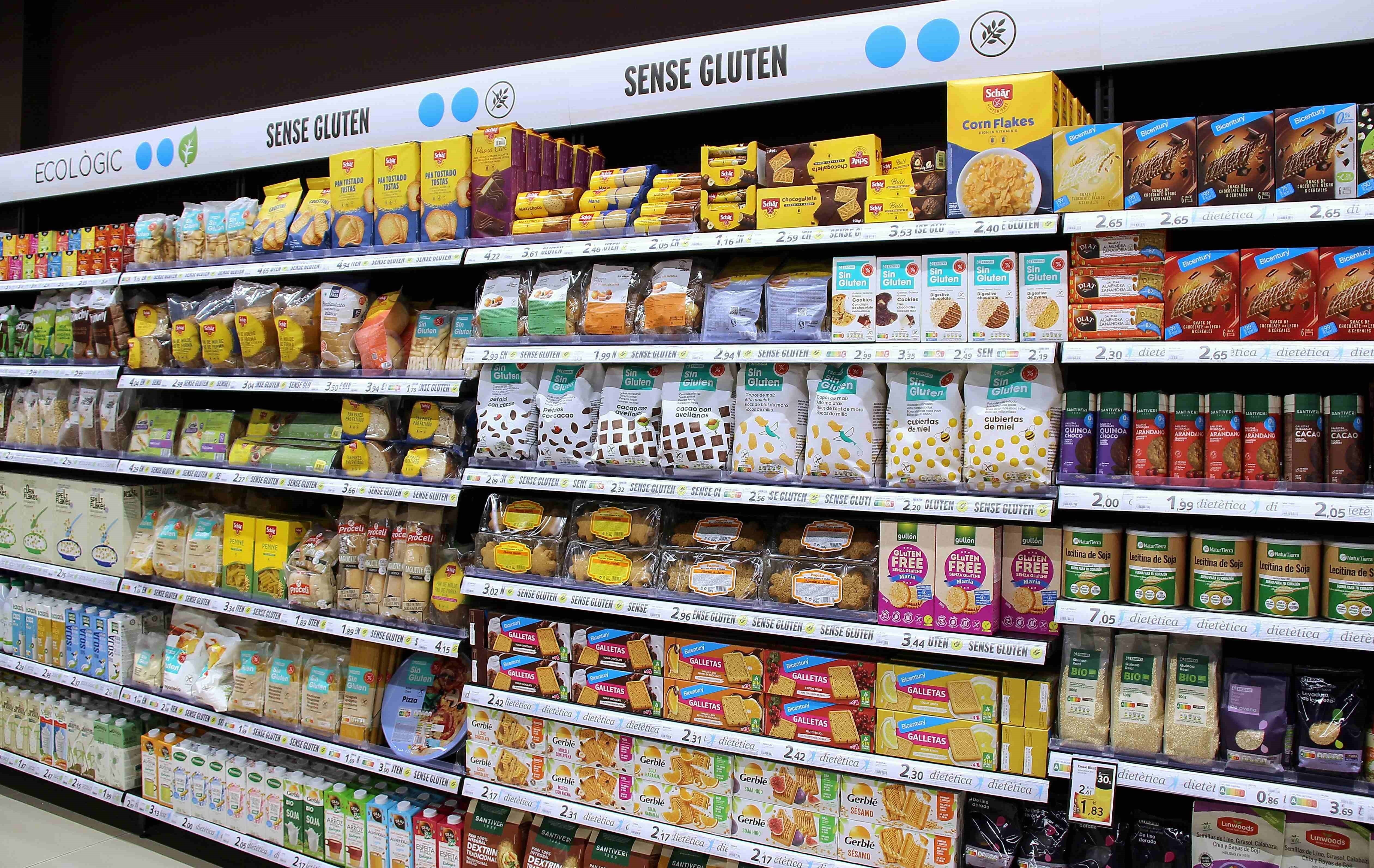 Productos sin gluten en un supermercado de Caprabo Productos sin gluten en un supermercado de Caprabo