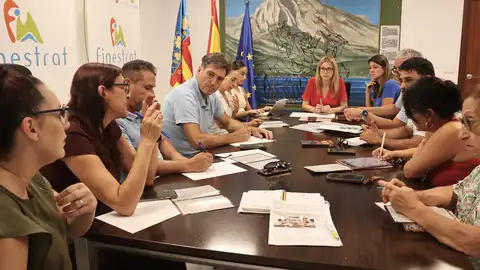 Reunión de coordinación de dispositivos para el "Dia de Paelles" y el inicio de las fiestas patronales de Finestrat del 20 al 24 de agosto Reunión de coordinación de dispositivos para el "Dia de Paelles" y el inicio de las fiestas patronales de Finestrat del 20 al 24 de agosto