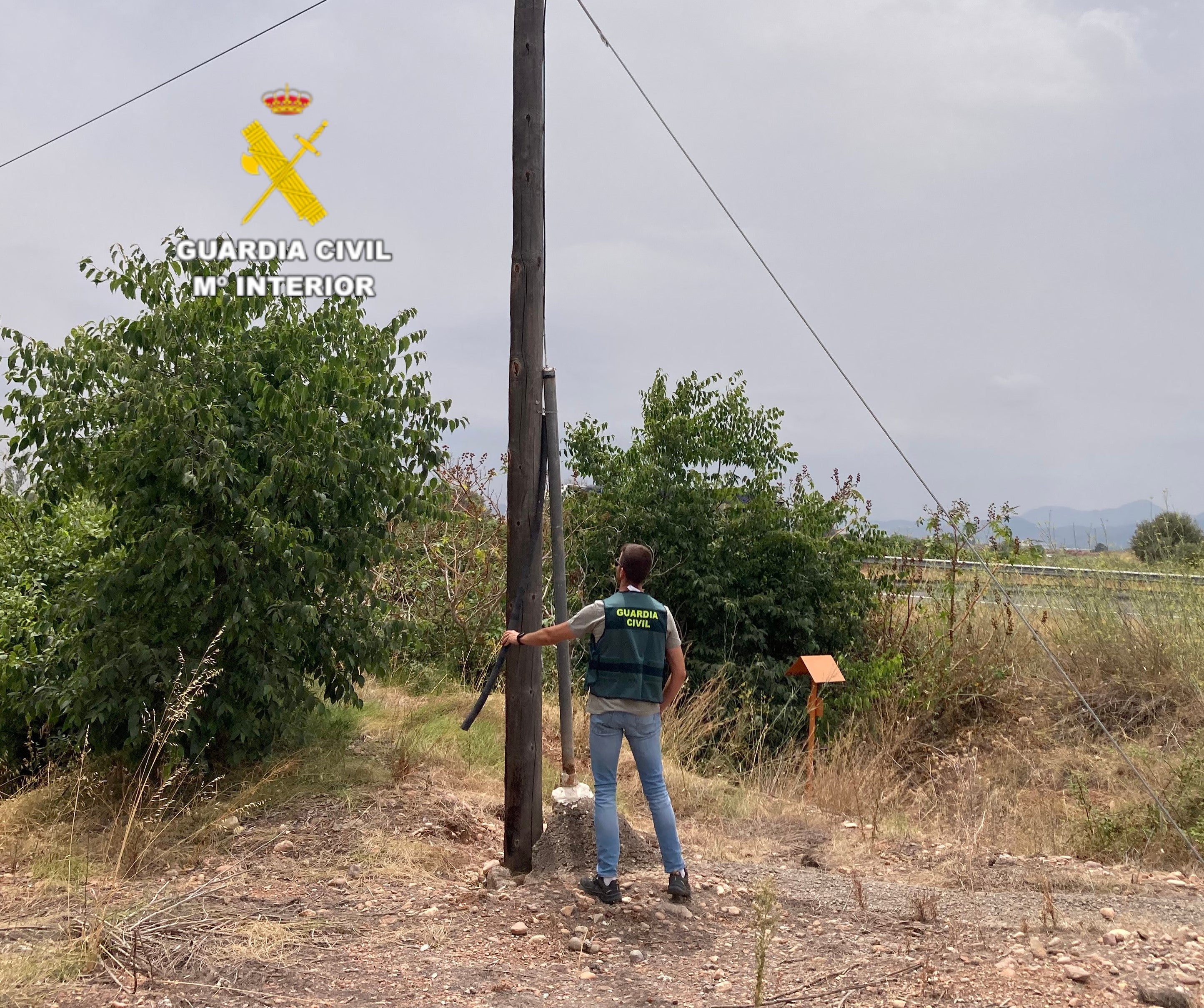 Detenidos dos hombres por el robo de 6.500 metros de cable telefónico y daños en una red de fibra óptica en Onda Detenidos dos hombres por el robo de 6.500 metros de cable telefónico y daños en una red de fibra óptica en Onda