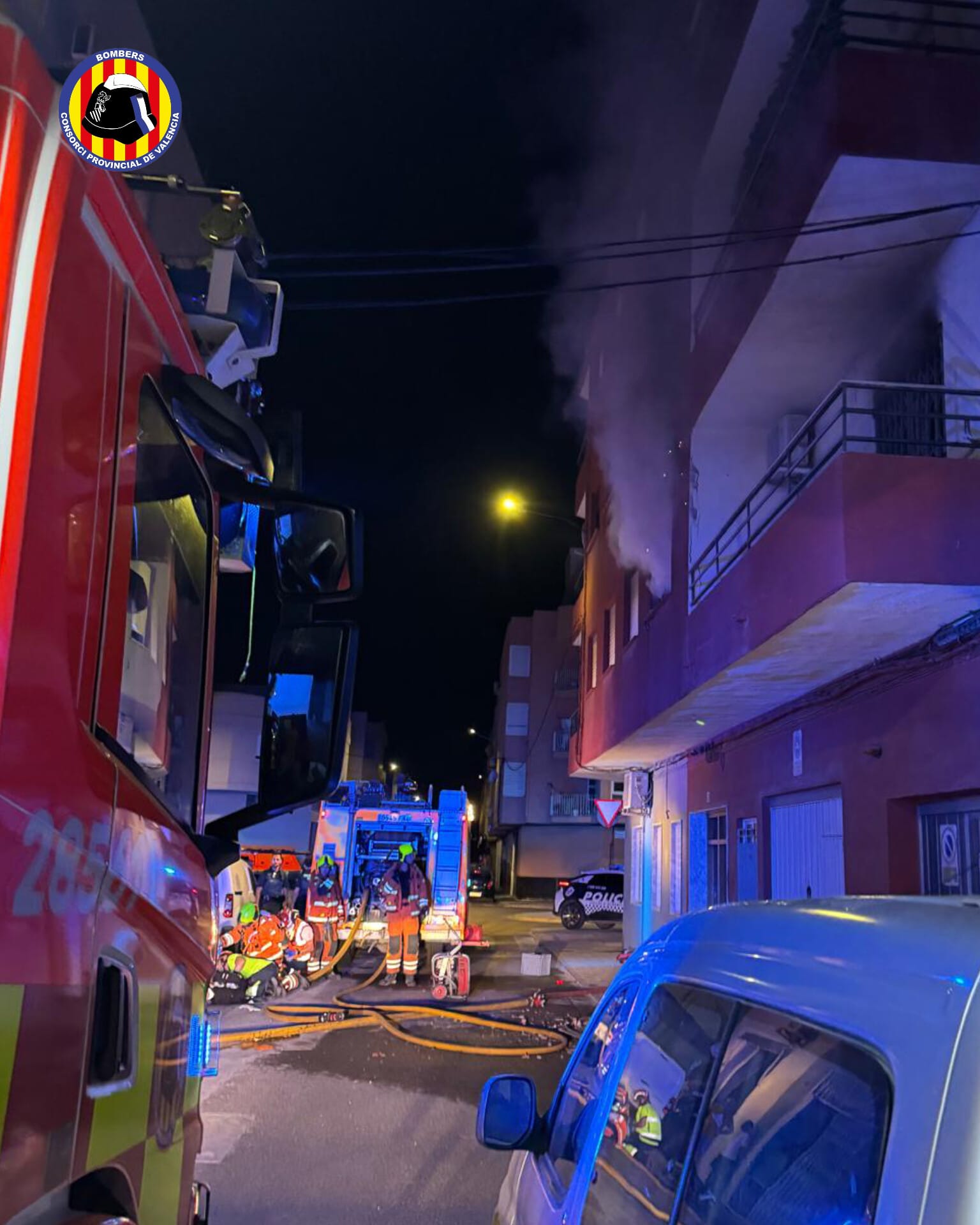 Un muerto y tres heridos en el incendio de una vivienda en Alberic Un muerto y tres heridos en el incendio de una vivienda en Alberic
