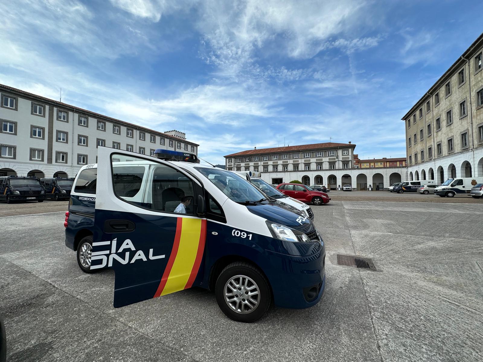 La Policía Nacional localiza, en el polígono de Silvota, a la niña sustraída por sus padres biológicos en abril La Policía Nacional localiza, en el polígono de Silvota, a la niña sustraída por sus padres biológicos en abril