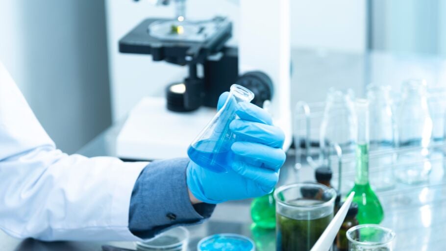 Un trabajador en un laboratorio/ GOBIERNO DE ASTURIAS/ Europa Press