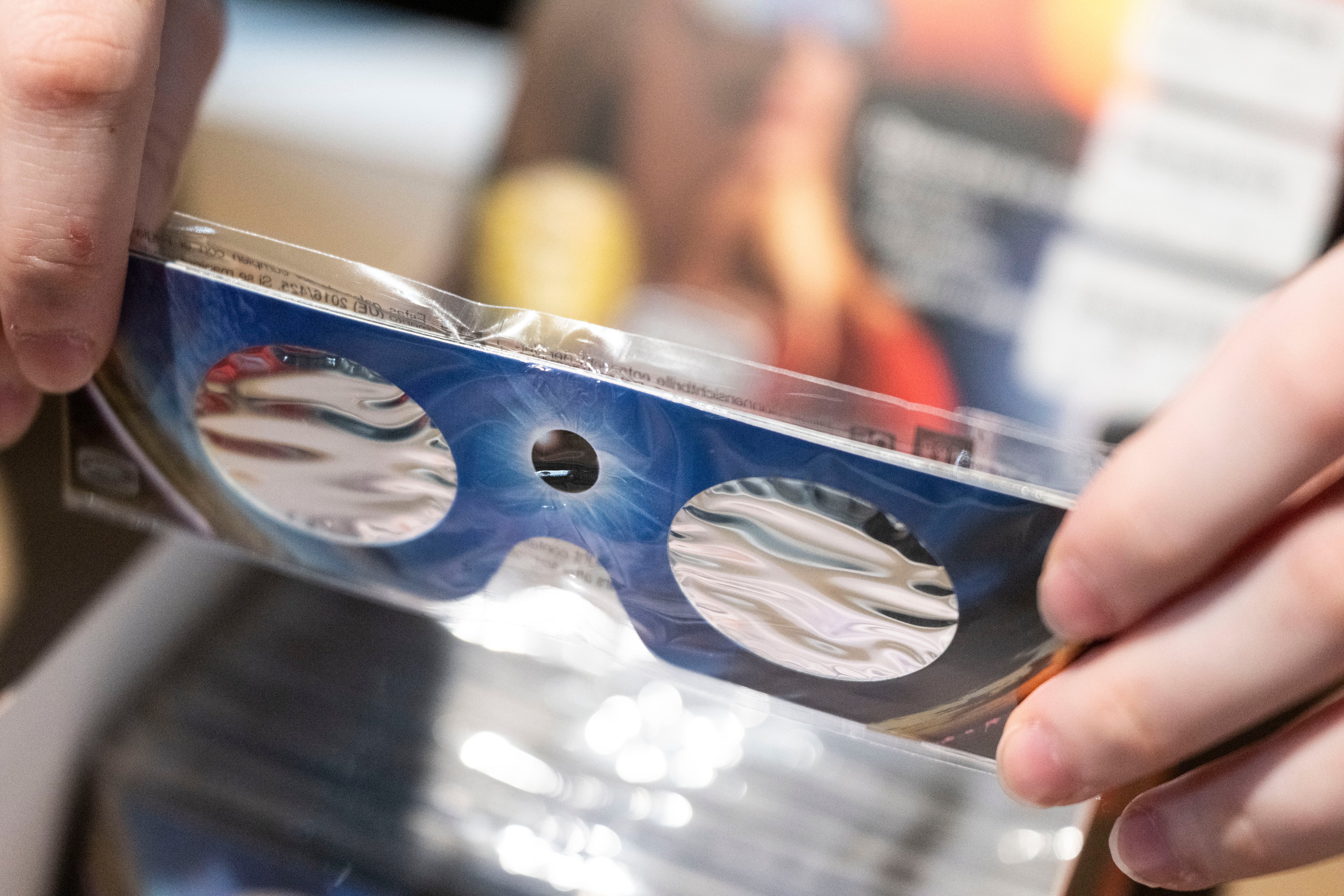 Imagen de unas gafas homologadas para ver el eclipse. Imagen de unas gafas homologadas para ver el eclipse.