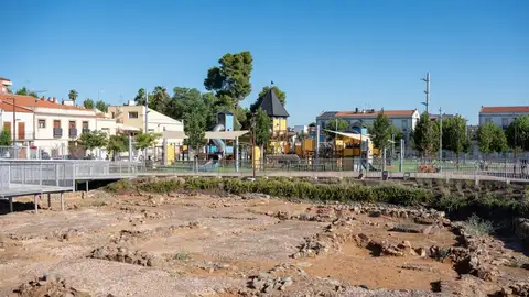 El Ayuntamiento culmina la puesta en valor de los restos arqueológicos de la Ciudad de la Infancia con una pasarela accesible para su visita El Ayuntamiento culmina la puesta en valor de los restos arqueológicos de la Ciudad de la Infancia con una pasarela accesible para su visita