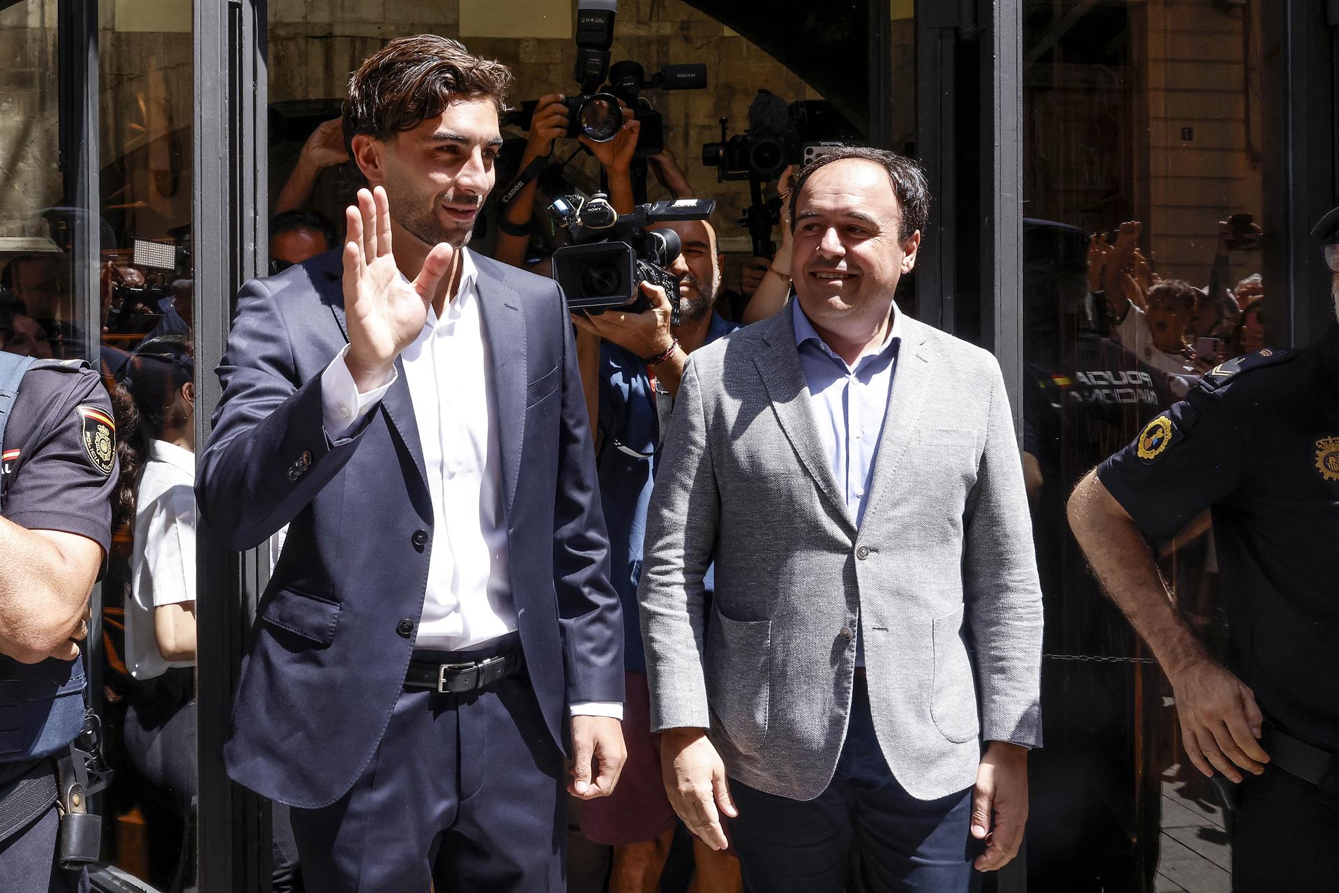 Ferran Torres, nuevo embajador de la Comunitat Valenciana: "Representa una identidad a la que jamás renunciaré" Ferran Torres, nuevo embajador de la Comunitat Valenciana: "Representa una identidad a la que jamás renunciaré"