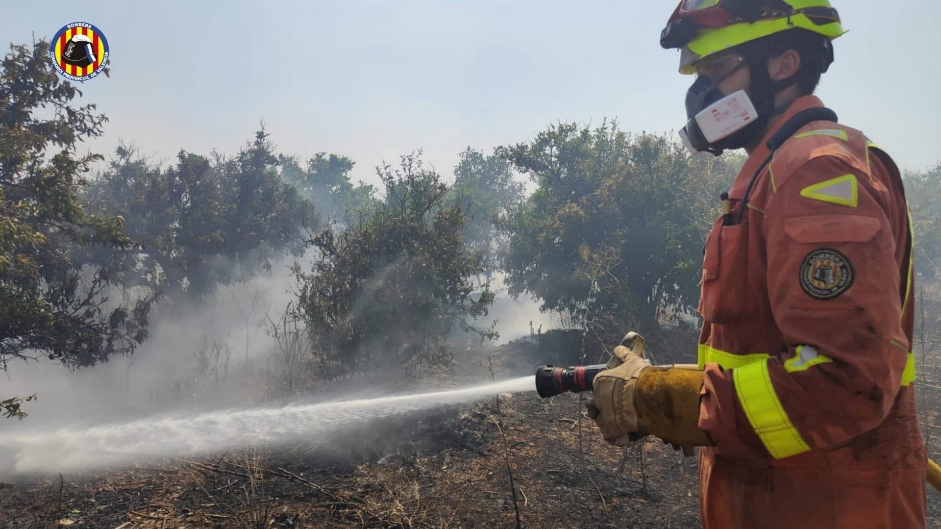 Controlado el incendio forestal de Aras de los Olmos (Valencia) Controlado el incendio forestal de Aras de los Olmos (Valencia)