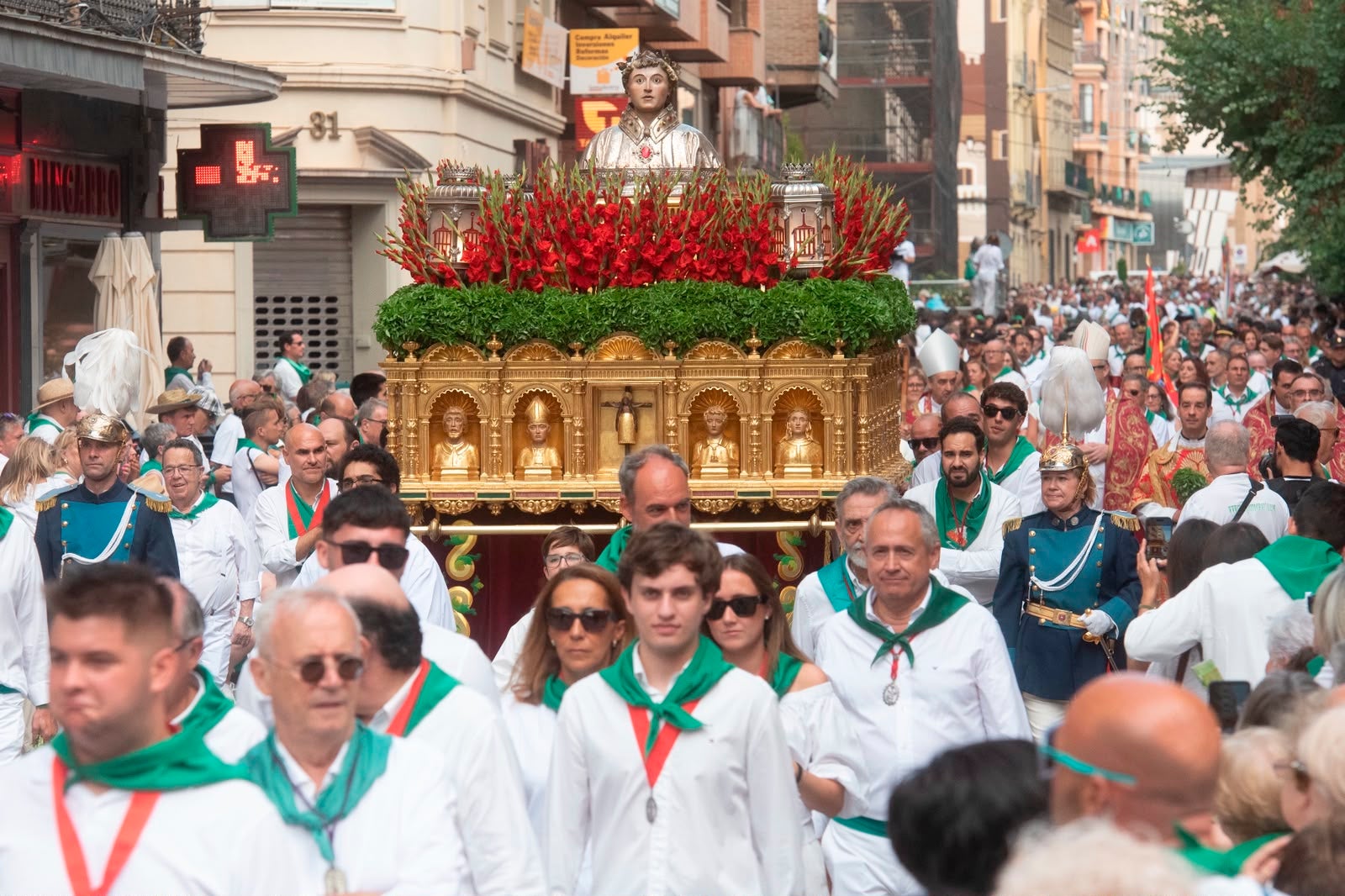 Devoción y varias reivindicaciones en la procesión del 10 de agosto en Huesca Devoción y varias reivindicaciones en la procesión del 10 de agosto en Huesca
