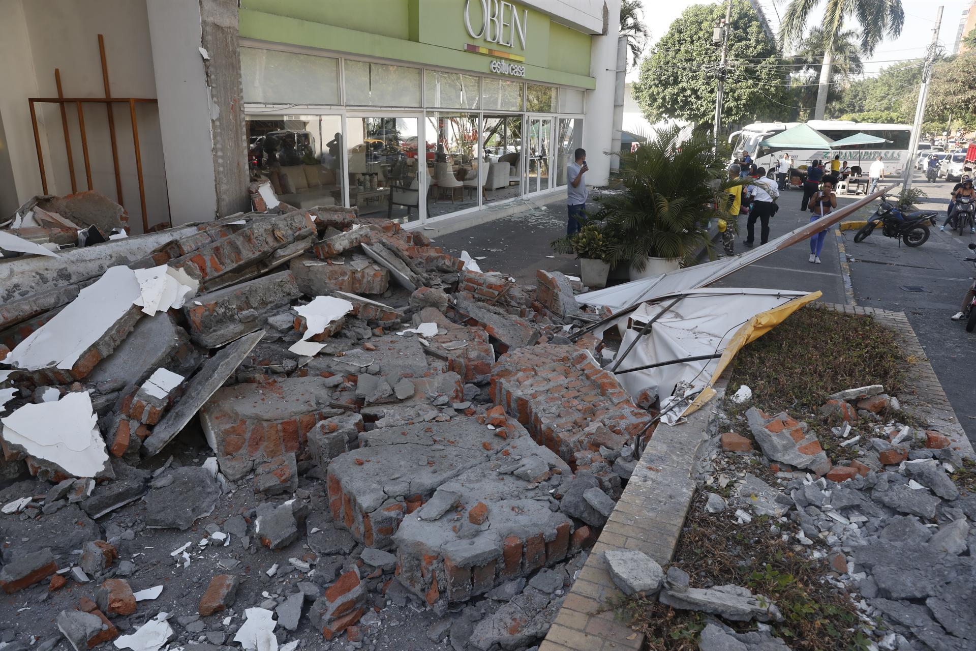 Un terremoto de magnitud 7,4 sacude la mayor parte de Colombia: el Gobierno declara la situación de "desastre nacional" tras registrar más de 100 muertos Un terremoto de magnitud 7,4 sacude la mayor parte de Colombia: el Gobierno declara la situación de "desastre nacional" tras registrar más de 100 muertos