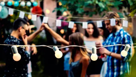Las fiestas en urbanizaciones despiden el verano en Alicante Las fiestas en urbanizaciones despiden el verano en Alicante
