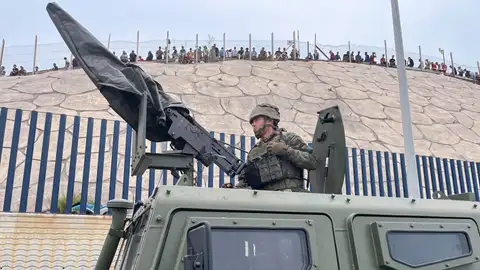 Imagen del Ejército en la frontera del Tarajal, en Ceuta, el pasado 31 de julio. Imagen del Ejército en la frontera del Tarajal, en Ceuta, el pasado 31 de julio.