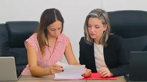 Abogadas Yaiza Laín y Nerea Zarza, especializadas en Ley de Segunda Oportunidad. Abogadas Yaiza Laín y Nerea Zarza, especializadas en Ley de Segunda Oportunidad.