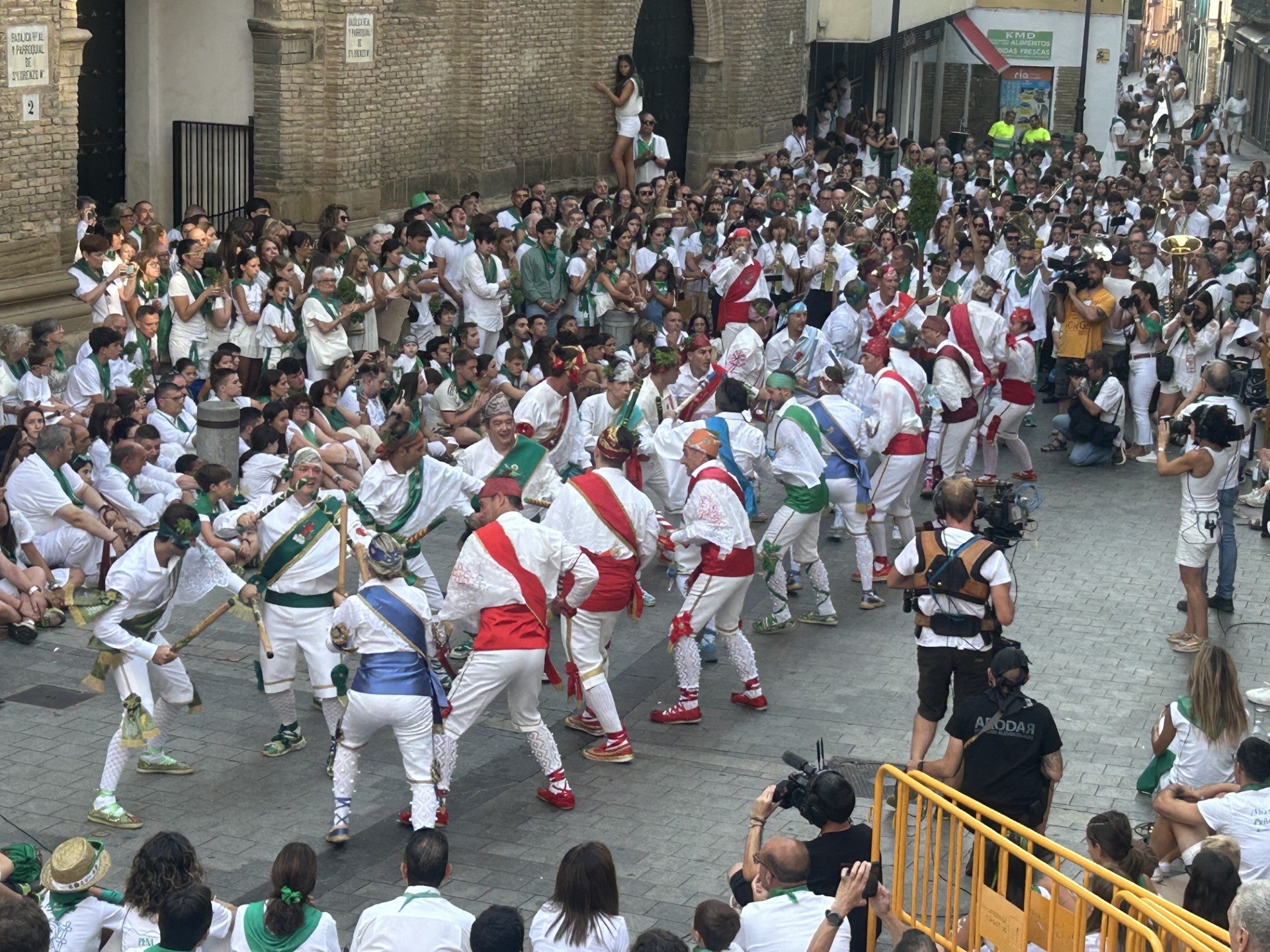 Estreno de tres nuevos danzantes en el día grande de San Lorenzo Estreno de tres nuevos danzantes en el día grande de San Lorenzo