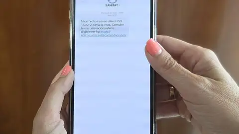 Sanidad alerta por SMS de los riesgos de observar el eclipse sin protección ocular Sanidad alerta por SMS de los riesgos de observar el eclipse sin protección ocular