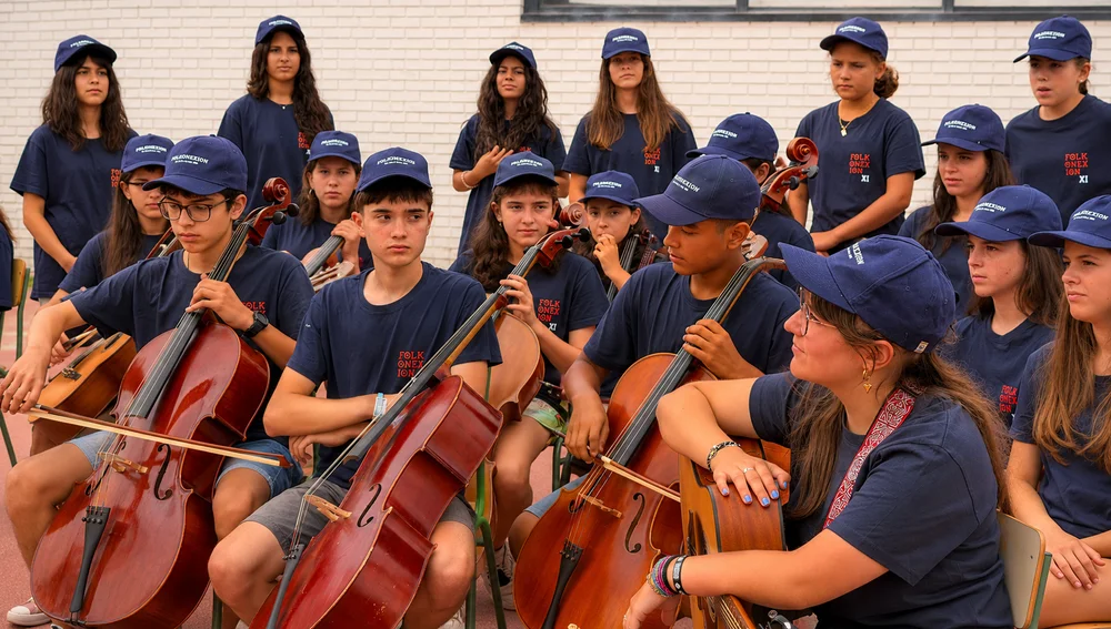 Alumnos participantes en el Folkonexion de San Tirso de Abres. Alumnos participantes en el Folkonexion de San Tirso de Abres.
