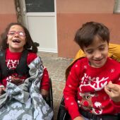 Hugo y Noa, mellizos con parálisis cerebral y sordera que necesitan 70.000€ para un coche adaptado