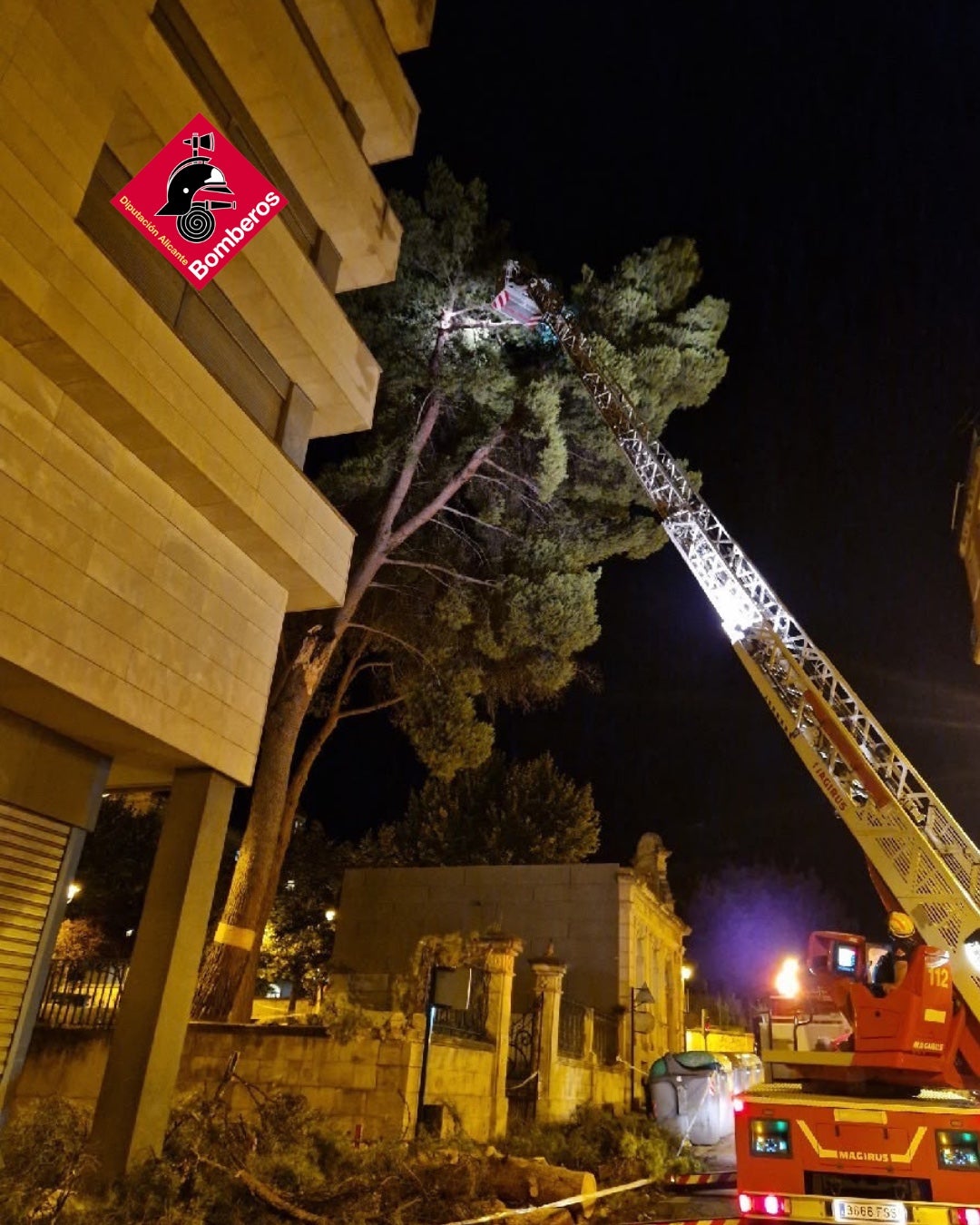 Las tormentas traen agua, granizo y fuertes rachas de viento a la provincia de Alicante Las tormentas traen agua, granizo y fuertes rachas de viento a la provincia de Alicante