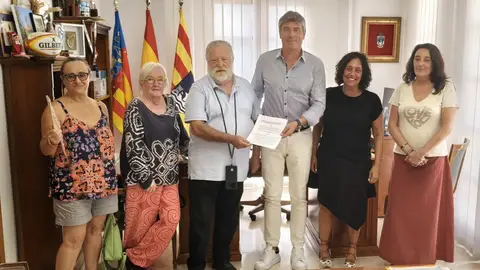 Villajoyosa firma un convenio con el Doble Amor para mejorar infraestructuras y garantizar la movilidad de los usuarios Villajoyosa firma un convenio con el Doble Amor para mejorar infraestructuras y garantizar la movilidad de los usuarios