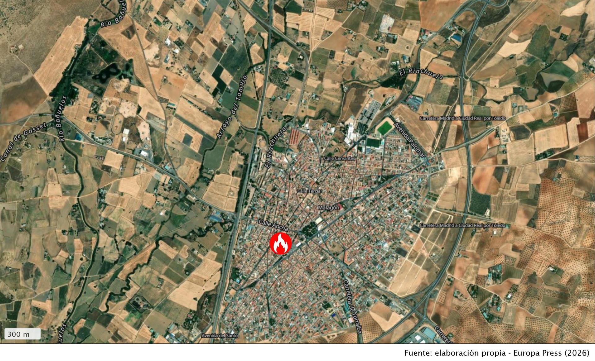 Un incendio en un garaje comunitario obliga al desalojo de 20 viviendas en Malagón Un incendio en un garaje comunitario obliga al desalojo de 20 viviendas en Malagón