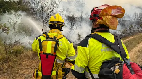 Tírig y Vall d’Uixó mantienen la vigilancia mientras el resto de incendios de Castellón evolucionan favorablemente Tírig y Vall d’Uixó mantienen la vigilancia mientras el resto de incendios de Castellón evolucionan favorablemente