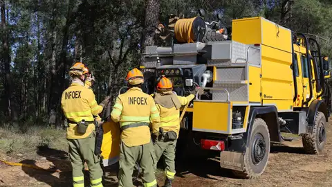 El INFOEX estabilizaba el incendio forestal que afectó a la A5 a la altura de Navalmoral de la Mata El INFOEX estabilizaba el incendio forestal que afectó a la A5 a la altura de Navalmoral de la Mata