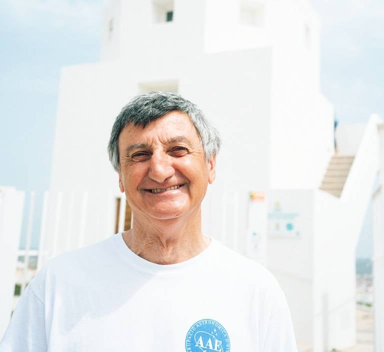 Pedro Pérez: "En el eclipse, más allá de mirar al cielo hay que mirar alrededor porque bajará la temperatura y algunos animales e insectos cambiarán su comportamiento" Pedro Pérez: "En el eclipse, más allá de mirar al cielo hay que mirar alrededor porque bajará la temperatura y algunos animales e insectos cambiarán su comportamiento"