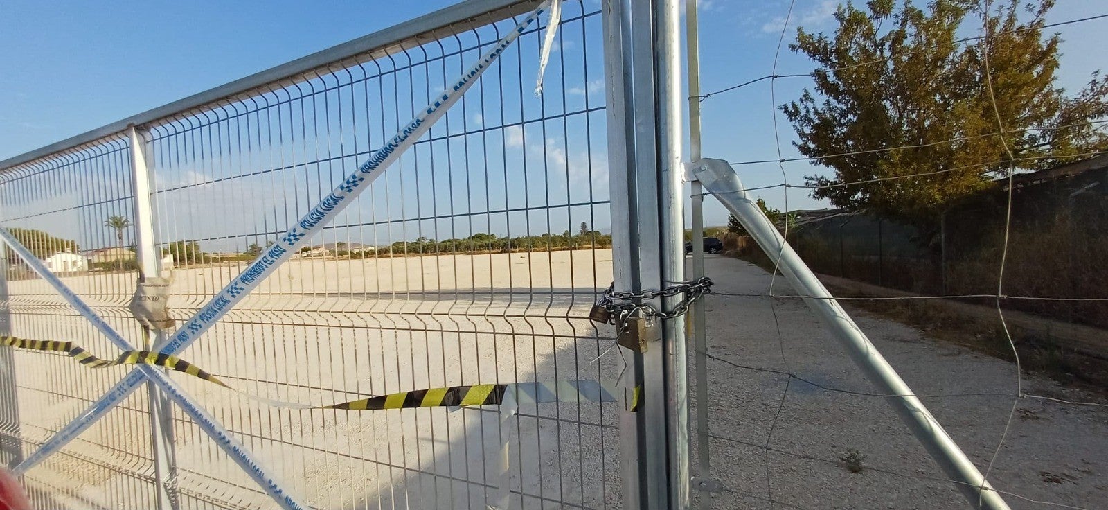 La primera campa clausurada en Elche finaliza el vaciado de vehículos La primera campa clausurada en Elche finaliza el vaciado de vehículos