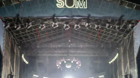SOM Festival cierra una nueva edición con miles de espectadores y pone ya la mirada en 2027 SOM Festival cierra una nueva edición con miles de espectadores y pone ya la mirada en 2027