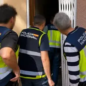 La Policía desmantela una red que facilitaba empadronamientos fraudulentos a extranjeros en Almería La Policía desmantela una red que facilitaba empadronamientos fraudulentos a extranjeros en Almería
