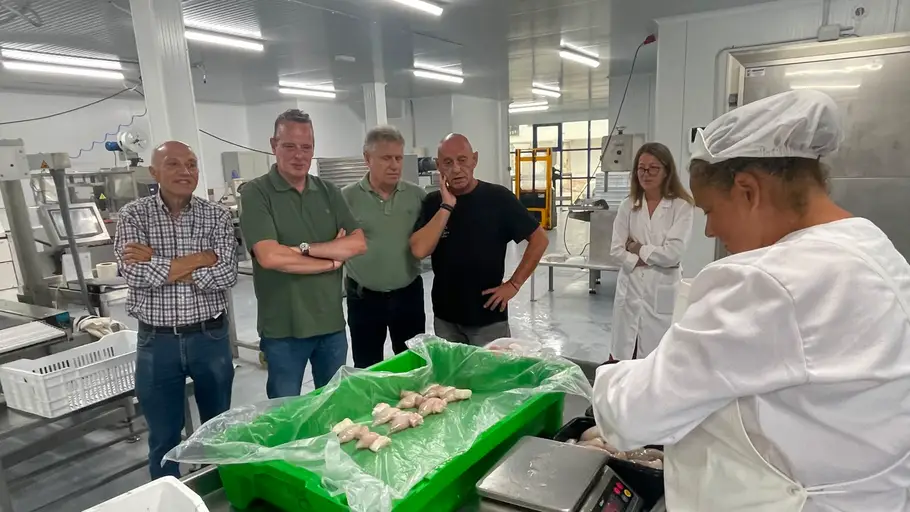 Consejero de Medio Rural visita empresas Fresgea y Productos del Mar Ría de Navia. Consejero de Medio Rural visita empresas Fresgea y Productos del Mar Ría de Navia.