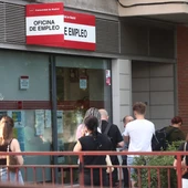 Varias personas hacen cola en una Oficina de Empleo/ Eduardo Parra / Europa Press Varias personas hacen cola en una Oficina de Empleo/ Eduardo Parra / Europa Press
