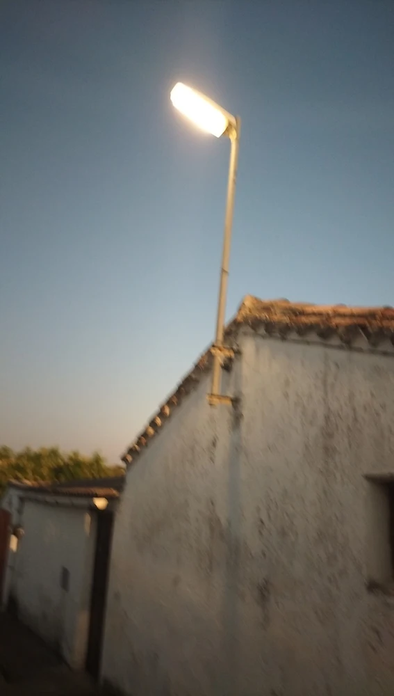 Farolas encendidas durante el eclipse Farolas encendidas durante el eclipse
