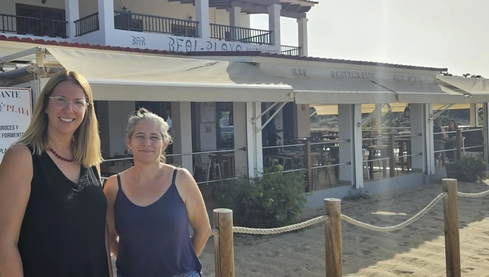 Neus Massanet tras su reunión con los afectados Neus Massanet tras su reunión con los afectados
