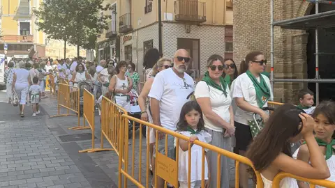 Medio millar de familias participan en la presentación de niños al Santo. Medio millar de familias participan en la presentación de niños al Santo.