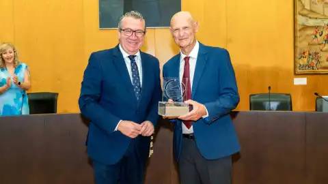 Benidorm entrega la ‘Distinción Europa’ al investigador Juan Carlos Izpisúa Belmonte, referencia mundial en medicina regenerativa Benidorm entrega la ‘Distinción Europa’ al investigador Juan Carlos Izpisúa Belmonte, referencia mundial en medicina regenerativa