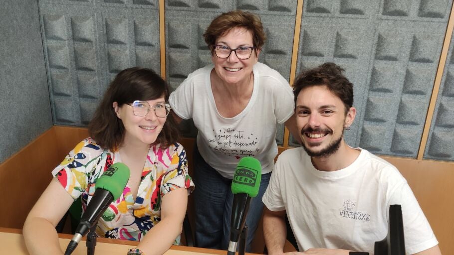  Recibimos a visita de Ana Santos desde o colectivo pontevedr&eacute;s &ldquo;De Vella a Bella&rdquo; en compa&ntilde;&iacute;a de Agata Stajer e Jorge Aguado, impulsores do proxecto &ldquo;Veci&ntilde;xs&rdquo;.